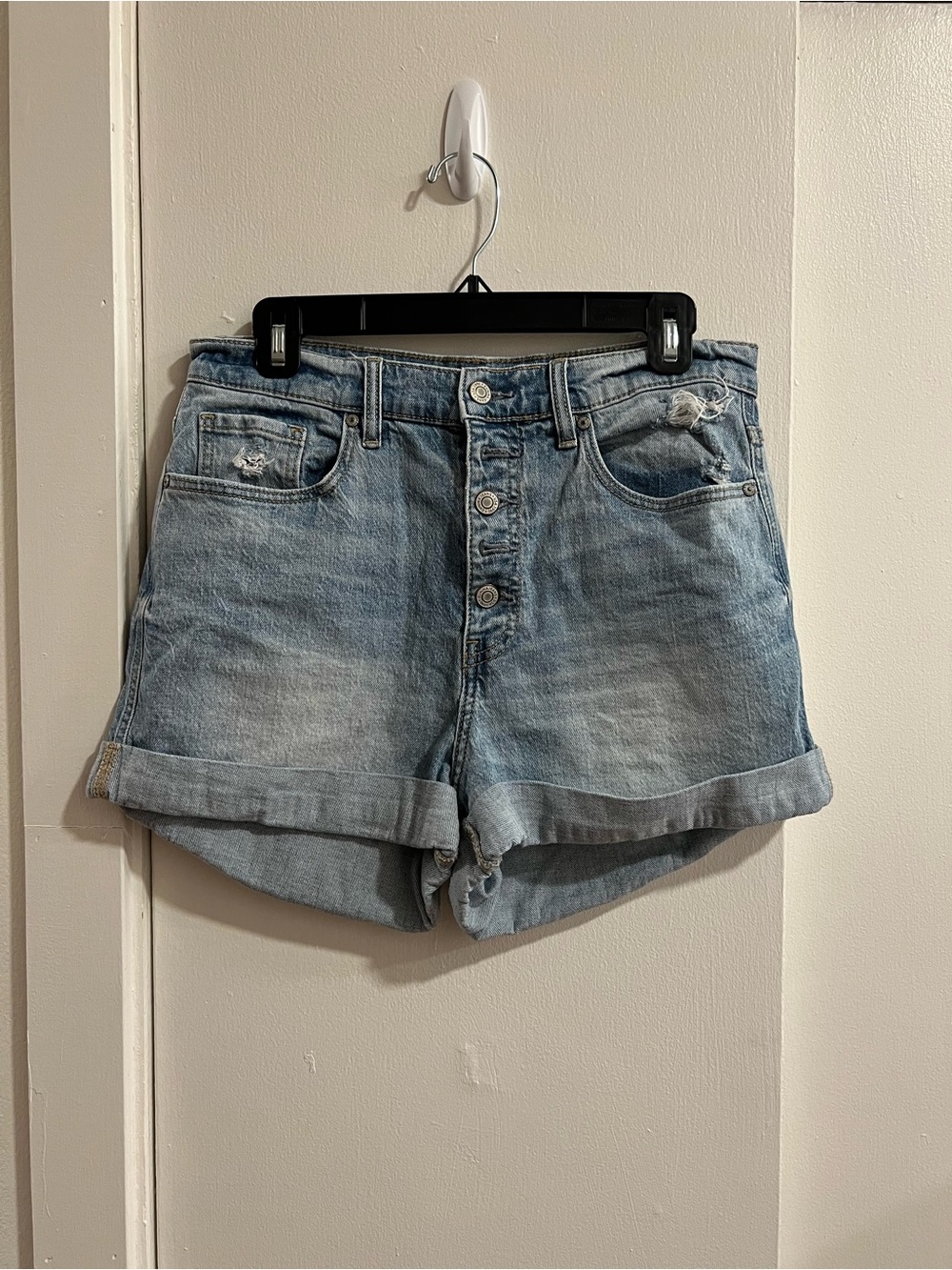 Lulu's Light Wash Rolled Cuff Denim Shorts